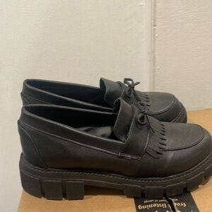 Black shoes size 8